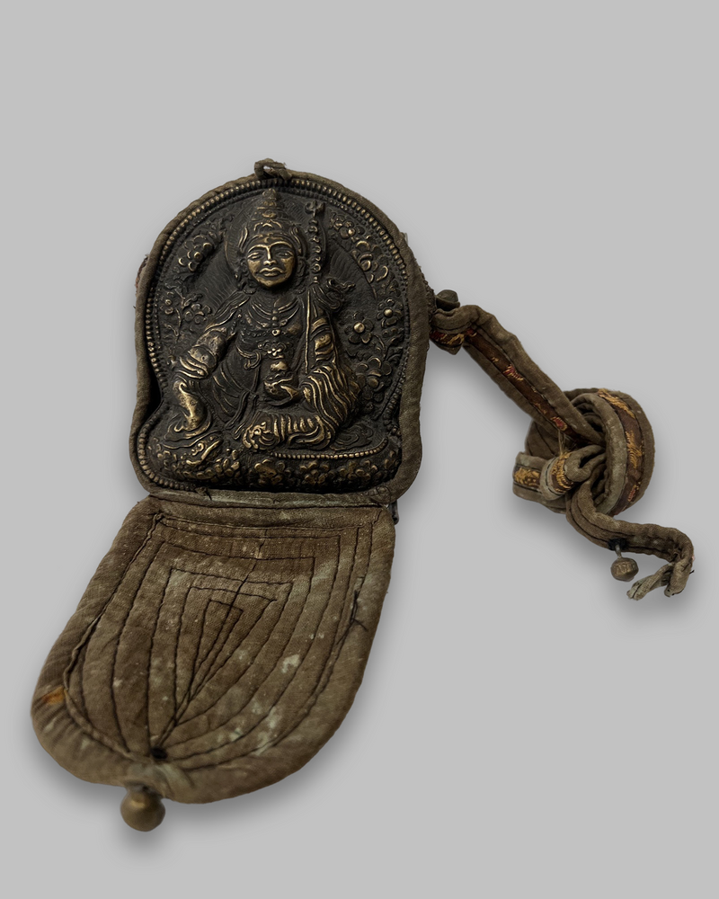 Portable Buddhist shrine "Gau"
