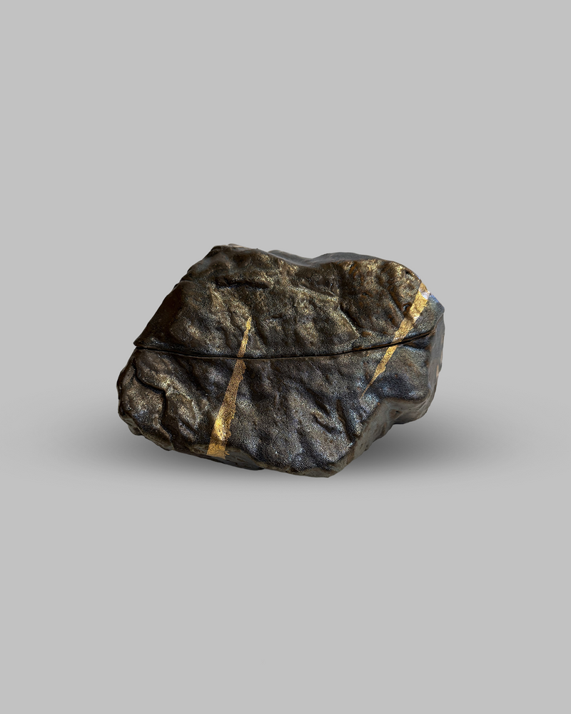 Ceramic box in the form of a natural rock