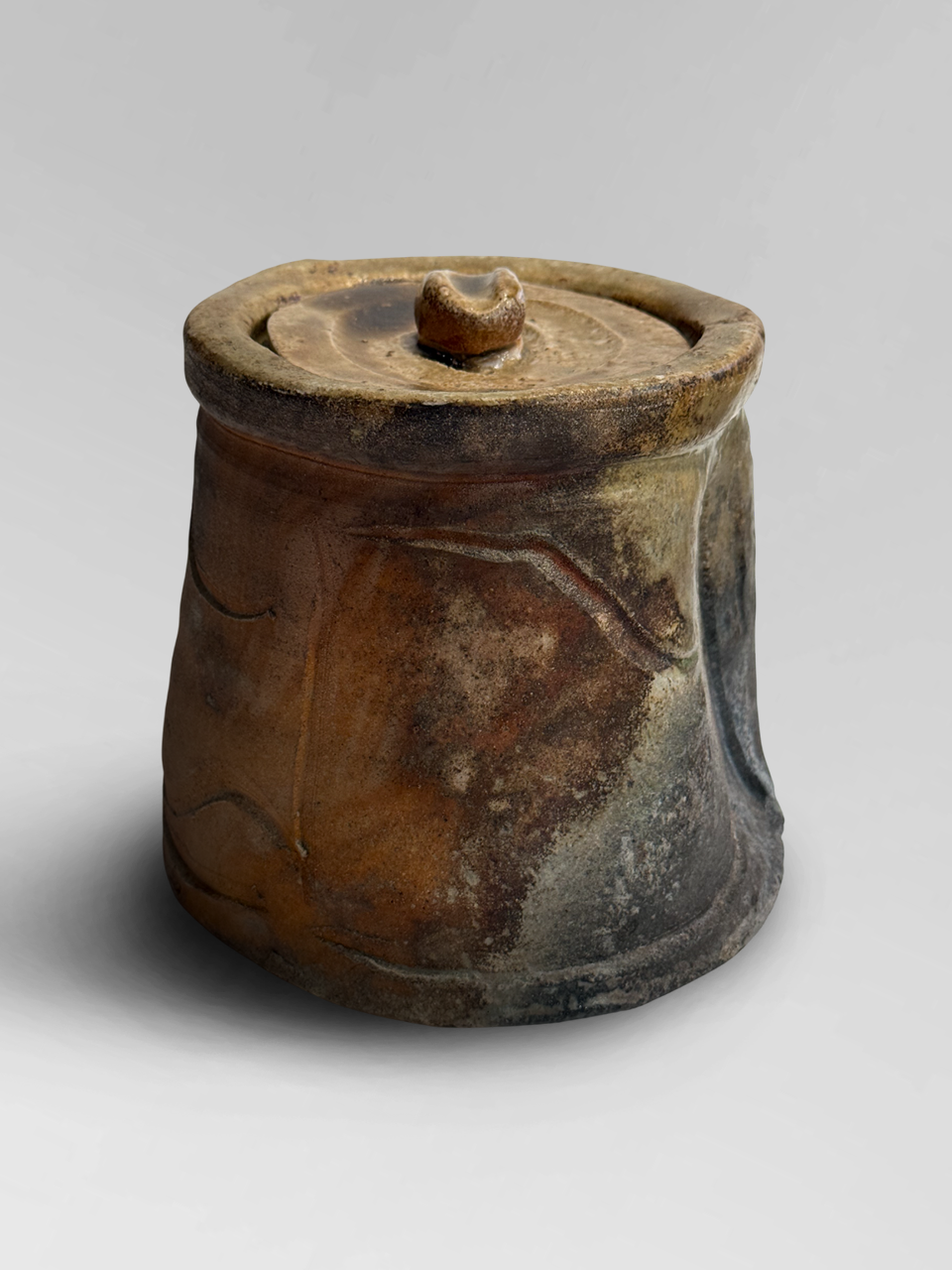 Lidded Shigaraki vessel