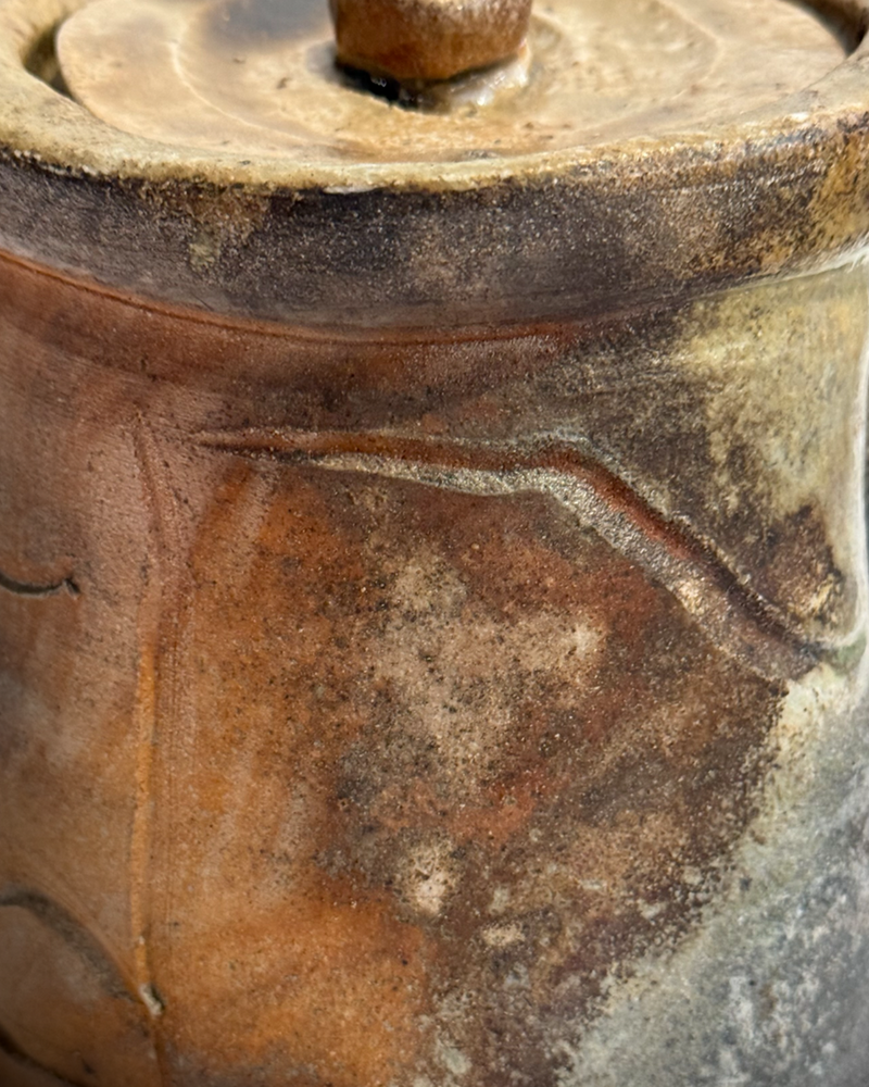 Lidded Shigaraki vessel