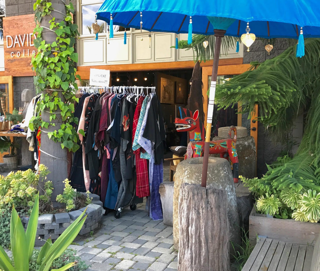 Vintage, authentic Japanese kimonos. Wide selection of women's, mens's, fancy and everyday wear. thedavidalancollection.com , solana beach, ca